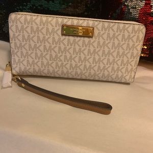 NWT MICHAEL KORS WALLET